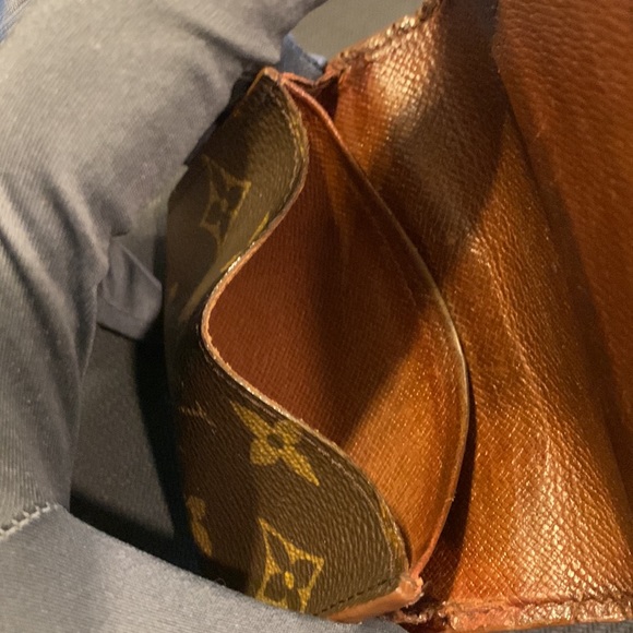 Louis Vuitton Bi Fold Card Holder - Picture 5 of 8